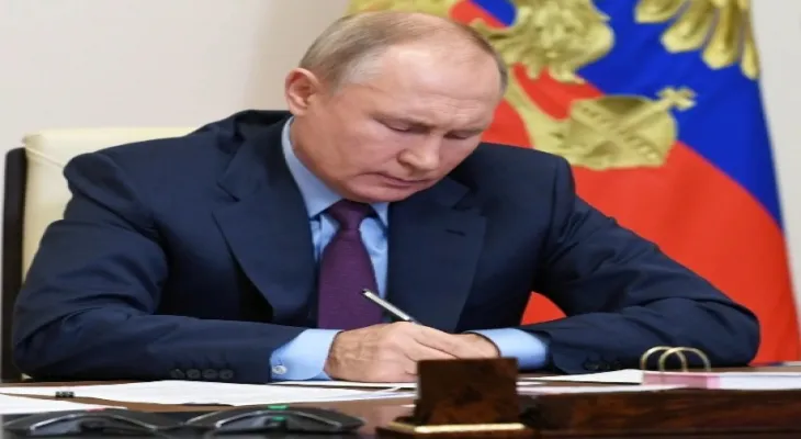 Putin signs measures to ban the supply of oil products to countries that impose price caps on contracts