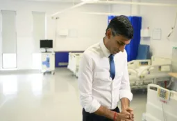 Britain: Authorities are moving towards discharging patients from hospitals in an attempt to free up additional beds