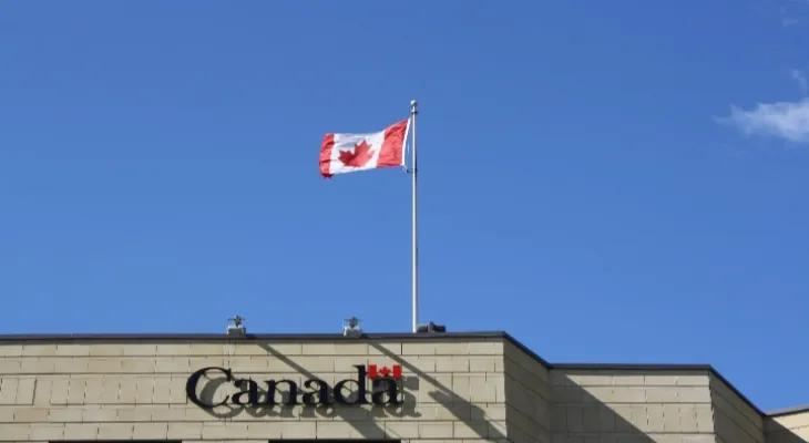 Job vacancies in the Canadian government with attractive annual salaries