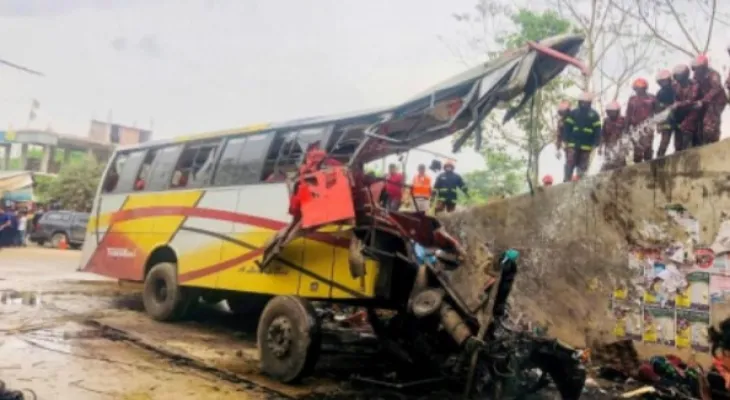 At least 19 dead in a bus accident in Bangladesh