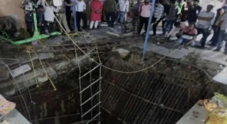 Dead and injured in floor collapse of a temple in India