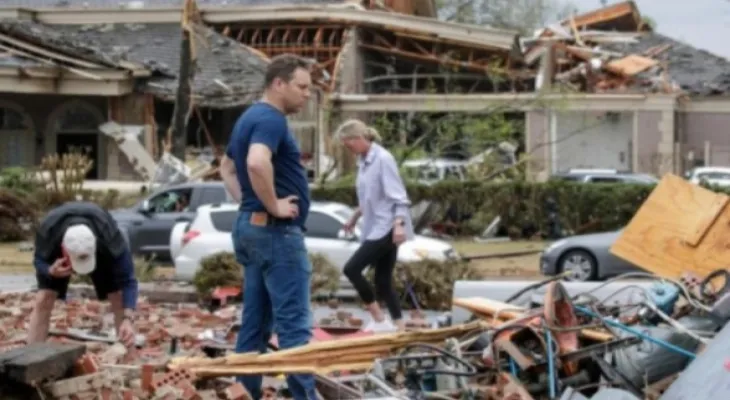 Strong storms sweep through U.S. states causing deaths and widespread destruction