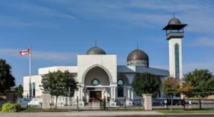 Ontario: Arrest of a man who drove his car towards worshippers and threatened them at the mosque