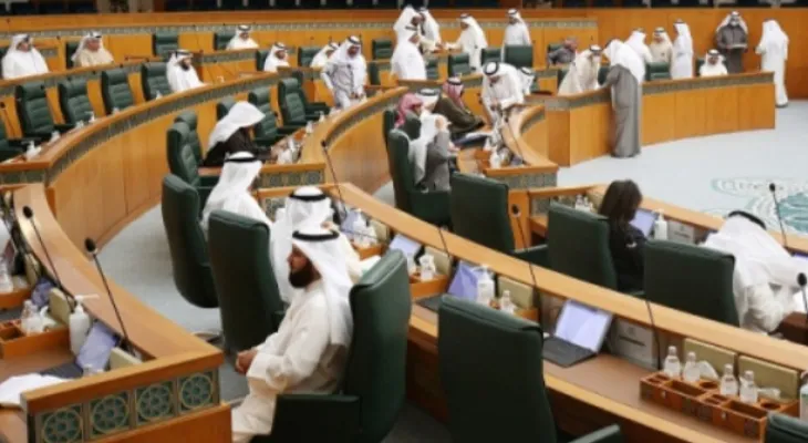 The Emir of Kuwait dissolves the National Assembly and calls for the organization of new elections