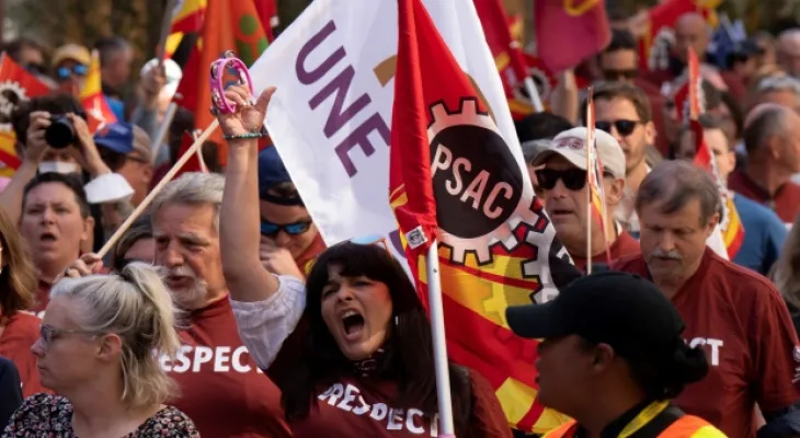 155 thousand federal employees start an official strike in Canada