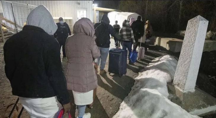 Detention of 9 people during their attempt to cross the border between Canada and the United States of America