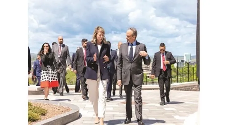The Kuwaiti Foreign Minister visits Canada and praises its active role in ensuring the security and safety of Kuwait