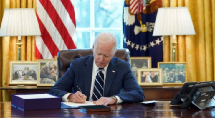 To avoid the collapse of America's economy... Biden signs the debt ceiling increase law today