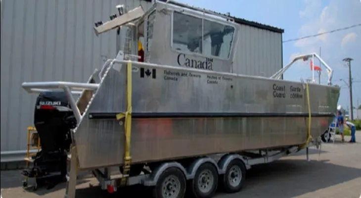 In an unprecedented case in Canada... the Coast Guard imposes a fine on a ship owner who threatens public safety and the marine environment.
