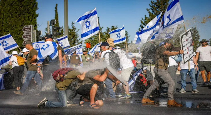 Clashes between police and Israeli protesters followed the Knesset's approval of the "Reasonableness" law.