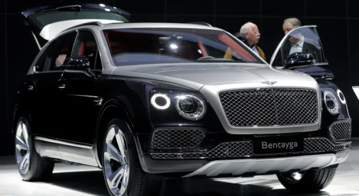 Thieves steal luxury cars worth one million dollars from a showroom in downtown Toronto
