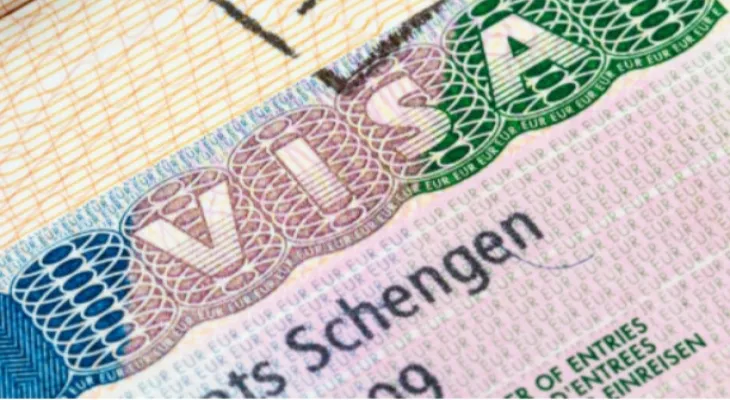 The European Union reinstates the visa requirement for Americans.