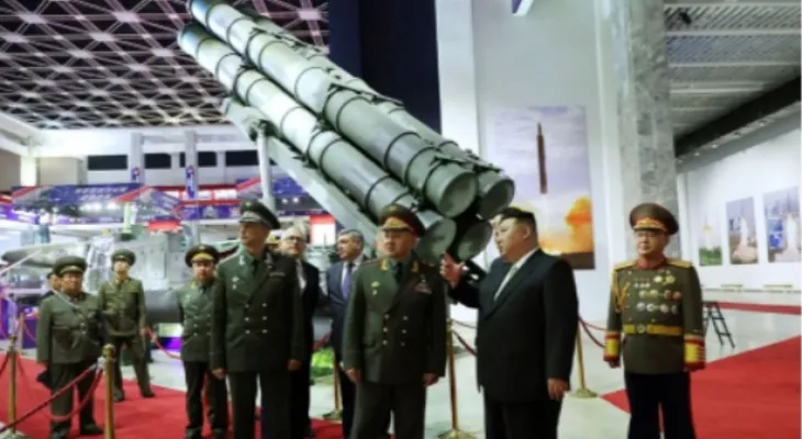 Kim Jong Un receives the Russian Minister of Defense