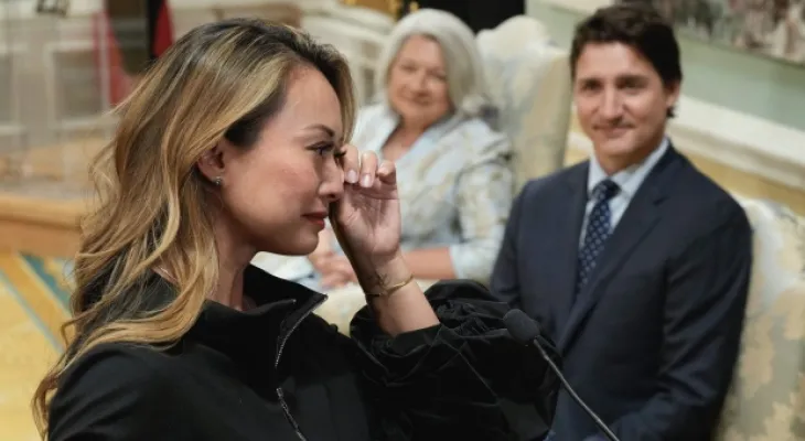 "Valdez" is the first Canadian woman of Filipino descent to participate in the Cabinet.