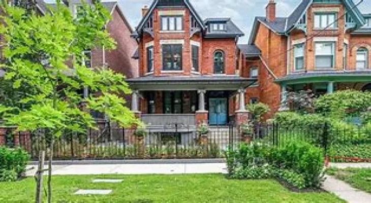 Report: Increase in home sales in Toronto and their prices compared to July and a decrease compared to June.