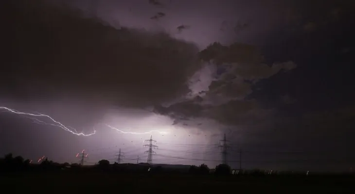 Quebec: Power outage for 62,000 citizens due to the thunderstorm