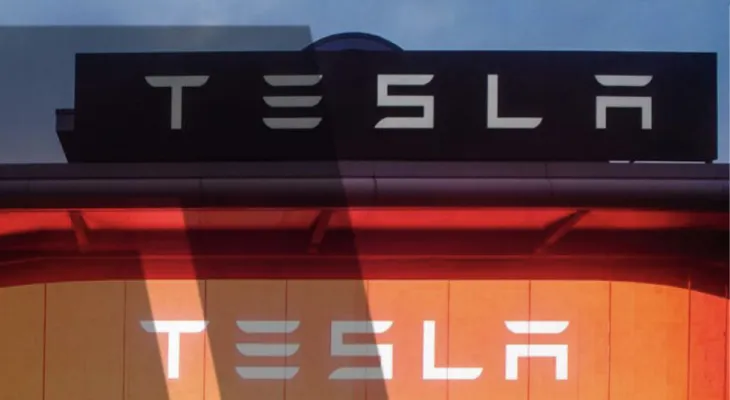 Tesla announces the replacement of its CFO, and its shares drop.