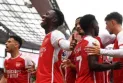 Arsenal opens its campaign in the English league with a victory over Nottingham Forest by two goals to one.