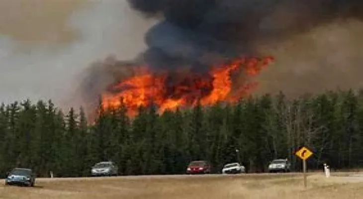 Déploiement des Forces armées canadiennes pour combattre les incendies de forêt en Alberta et dans les Territoires du Nord-Ouest