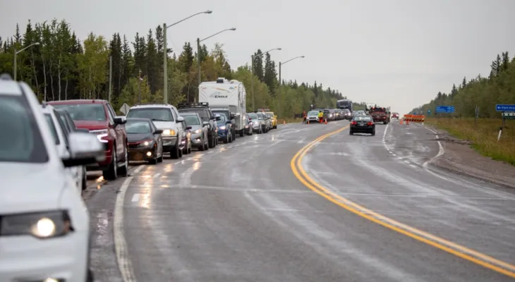 The mayor of Yellowknife urges the remaining residents to evacuate for their safety.