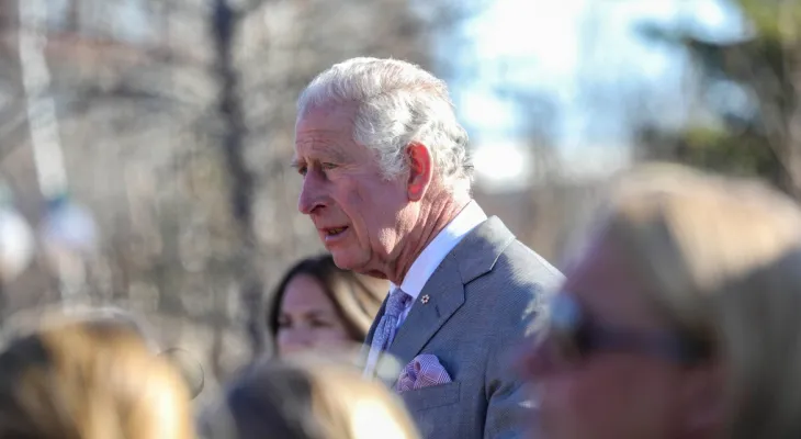 Le roi Charles exprime sa grande inquiétude face aux incendies de forêt au Canada