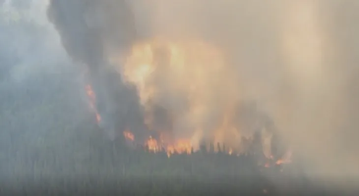 Due to the fires... Canada orders the evacuation of the entire city of High River