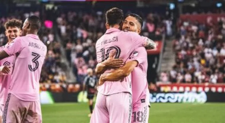 ميسي conduit l'Inter Miami à la première victoire dans la Major League Soccer.