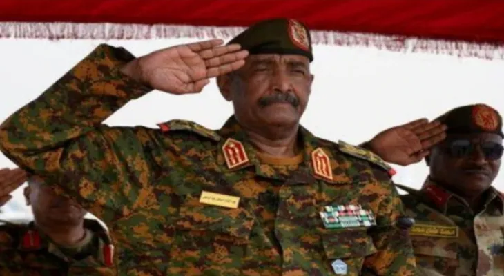 The Sudanese army leader Burhan arrives in Egypt to meet Sisi.