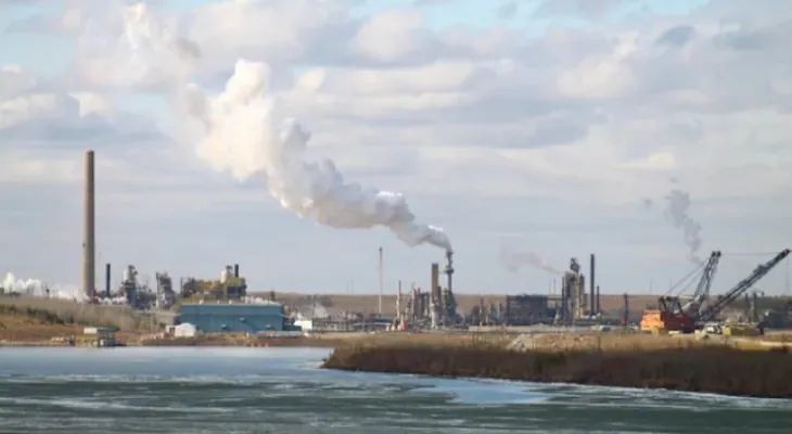 Canadian oil companies cut their greenhouse gas emissions while maintaining tar sands pollutants...