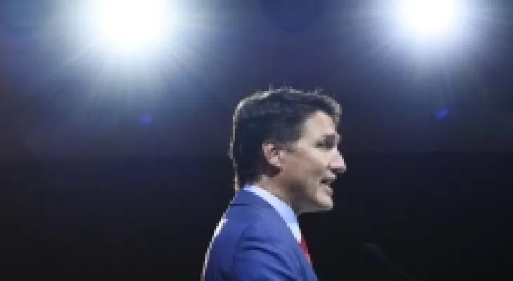 Justin Trudeau visits Singapore to promote Canadian businesses and products.