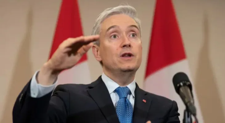 The Canadian government calls for a meeting with the CEOs of five major grocery chains to discuss food prices.