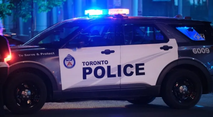 Four people injured with serious injuries due to a shooting incident in downtown Toronto.