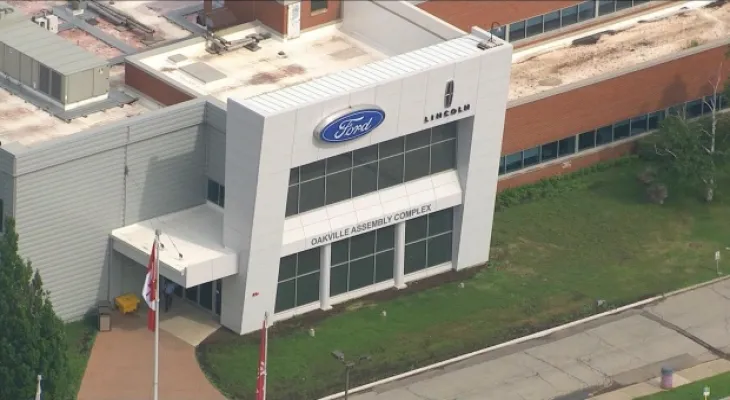 Ford employees in Canada ratify the agreement, setting a precedent.
