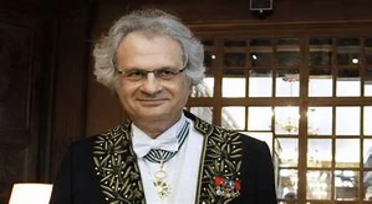 "Maïloof" is the first French person of Arab descent to be elected Secretary General of the French Academy.