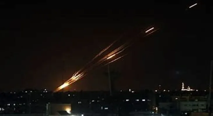 Israel launches an attack on sites belonging to the Syrian army in Deir Ezzor.