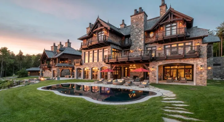 Point 2 magazine reveals the 25 most expensive houses for sale in Canada.