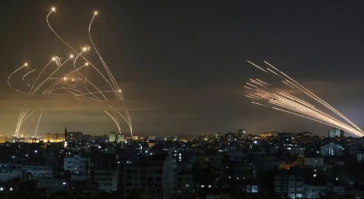 Panic in Tel Aviv and the number of Israeli casualties rises to more than 200, while Netanyahu offers Gantz and Lapid to enter a emergency government.