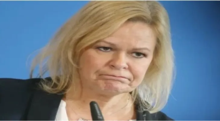 The German Interior Minister calls for the deportation of Hamas supporters.
