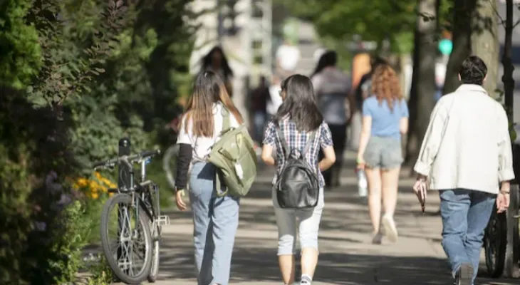 L'Université McGill suspend le programme d'enseignement du français en réponse à l'augmentation des frais de scolarité pour les étudiants étrangers d'autres provinces par le Québec.