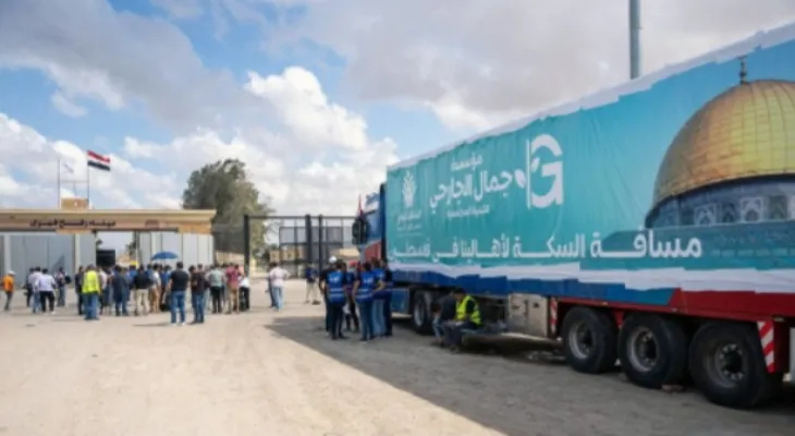 Rafah crossing closed after 20 Egyptian aid trucks passed.