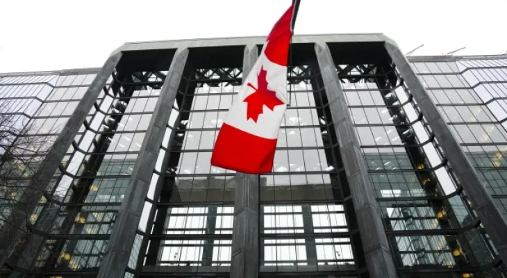 Expectations for the "Bank of Canada" to keep the interest rate at 5% amid a state of economic recession.