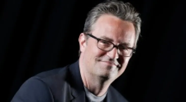 Décès de Matthew Perry, star de la série "Friends", à l'âge de 54 ans