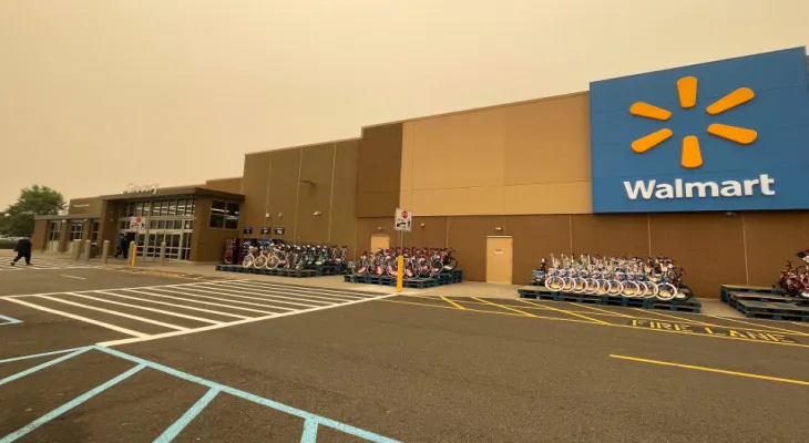 "Walmart" condemns the Hamas attack and pledges to donate one million dollars to "Magen David Adom".