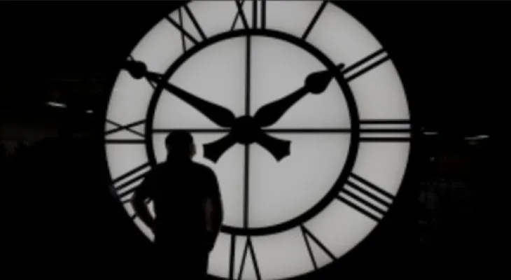 "Set your clock back one hour"... End of daylight saving time for most Canadians