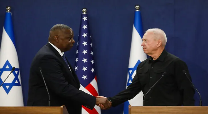 The US Secretary of Defense calls on his Israeli counterpart to "contain the conflict in Gaza"