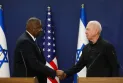 The US Secretary of Defense calls on his Israeli counterpart to "contain the conflict in Gaza"