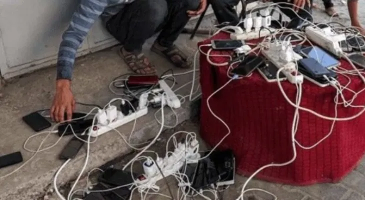 All services of the Palestinian Telecommunications Company in the Gaza Strip have stopped.