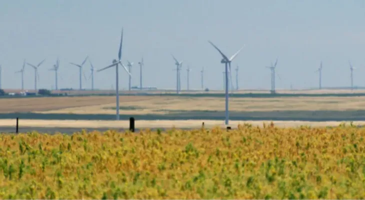 La société Amazon choisit l'Alberta pour construire sa première ferme éolienne au Canada