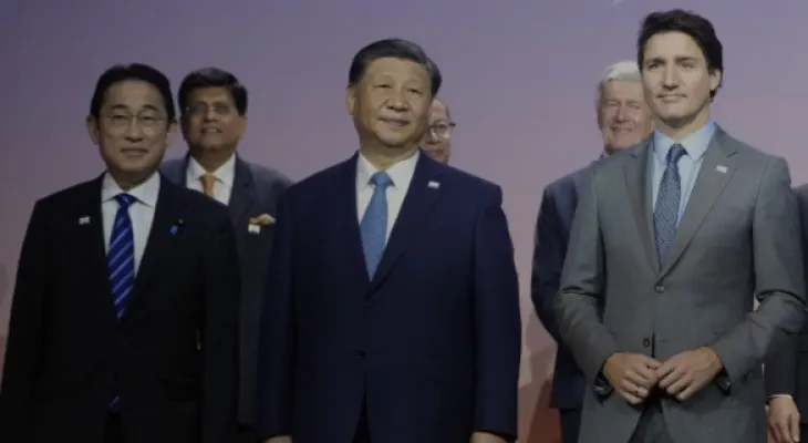 À la lumière du sommet "APEC"... un salut "froid" entre Trudeau et Xi Jinping