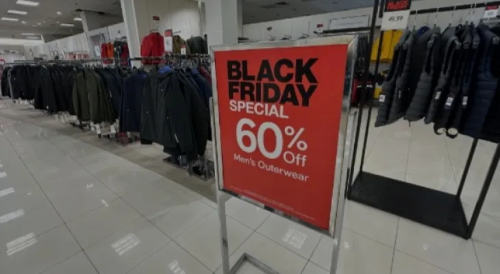 Report: Canadians will spend less money on goods and gifts on "Black Friday"